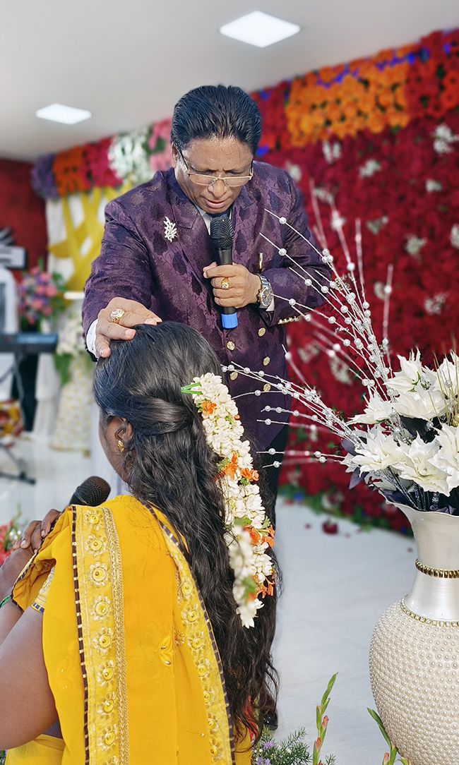 Large gathering join in celebrating the Birthday 2022 of Bro Andrew Richard with grandnuer at Prayer Centre, Budigere in Bangalore on July 17th along with large devotees and members of Grace Ministry.